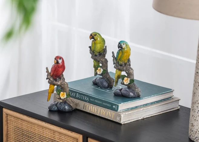 S3 3.9X2.8X6.8 MACAW ON BRANCH (74727)