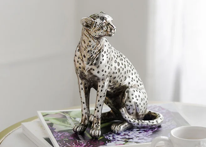 SITTING LEOPARD (77602)