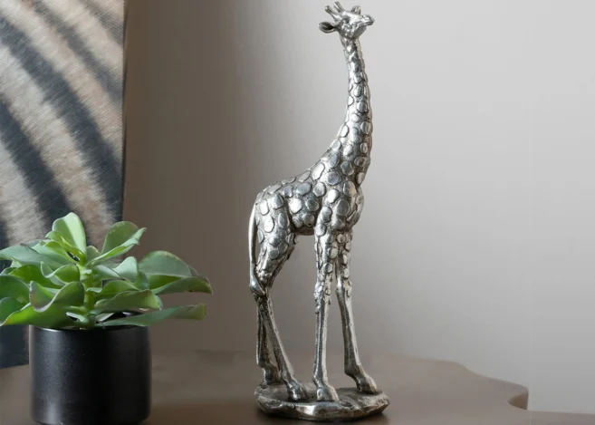 STANDING GIRAFFE (77609)