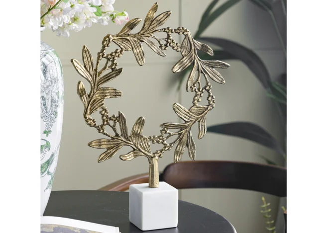 WREATH SCULPTURE ON STAND (D5534)