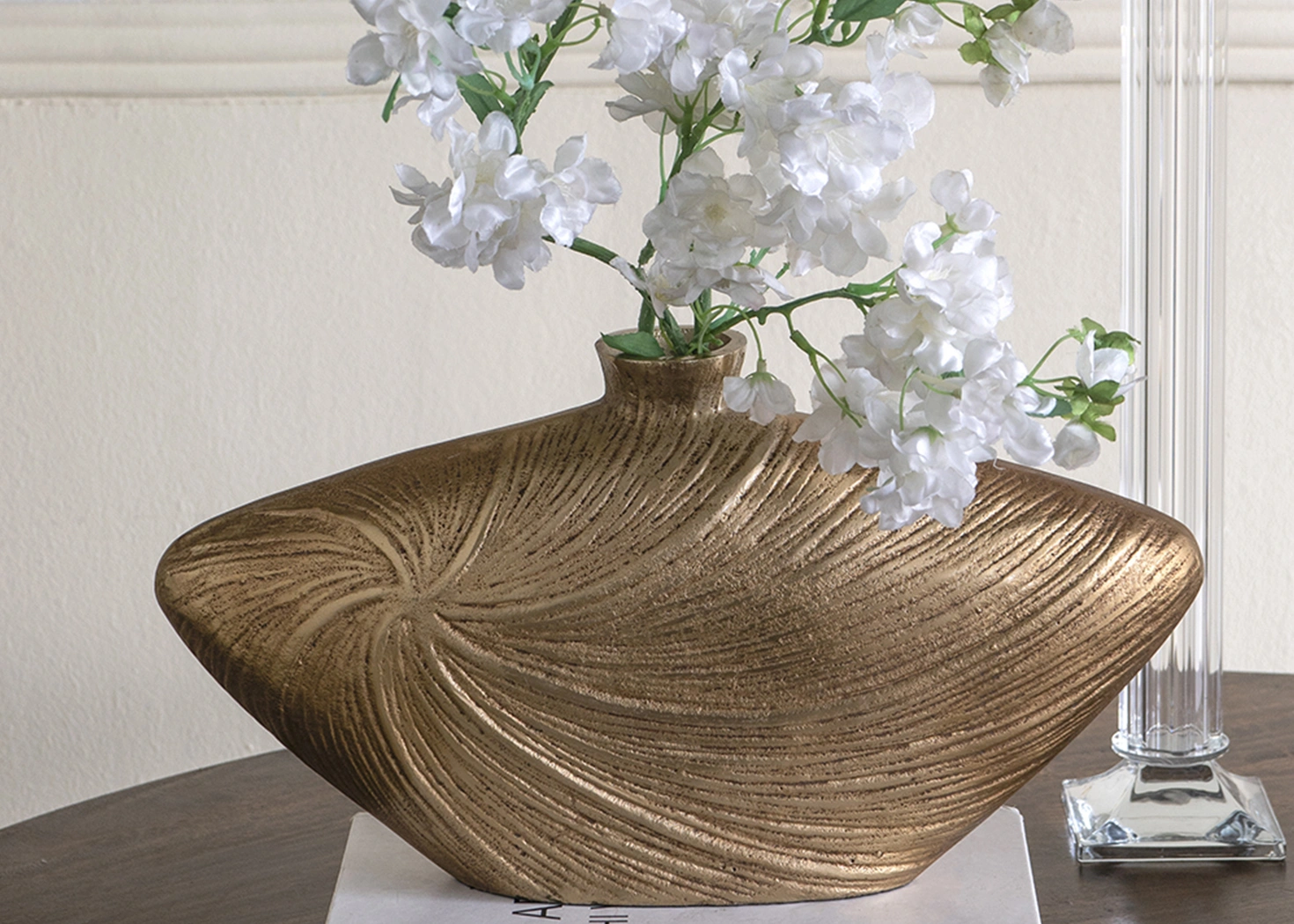 DECORATIVE VASE  (D8483)