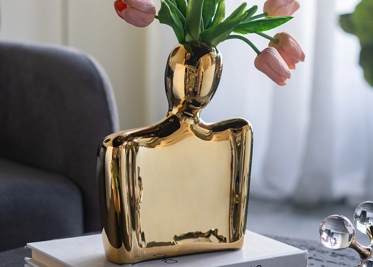 ELECTRIC PLATING GOLD AND WHITE ART HUMAN BODY ABSTRACT STATUE VASE (61153)