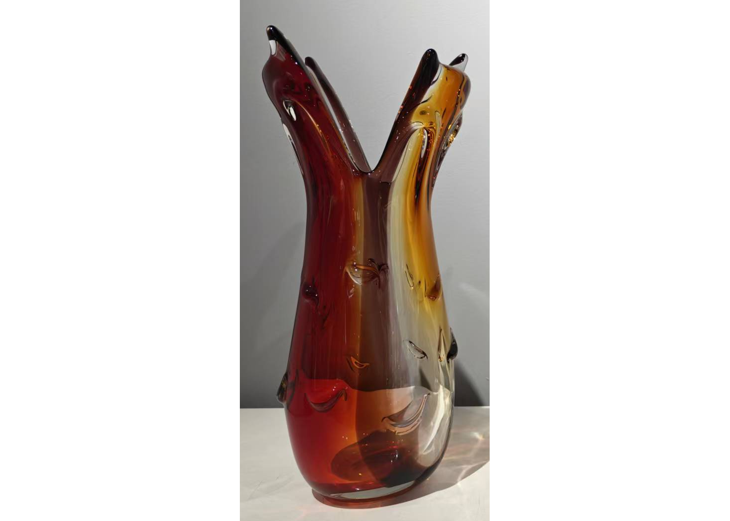 GLASS VASE (1-84H)