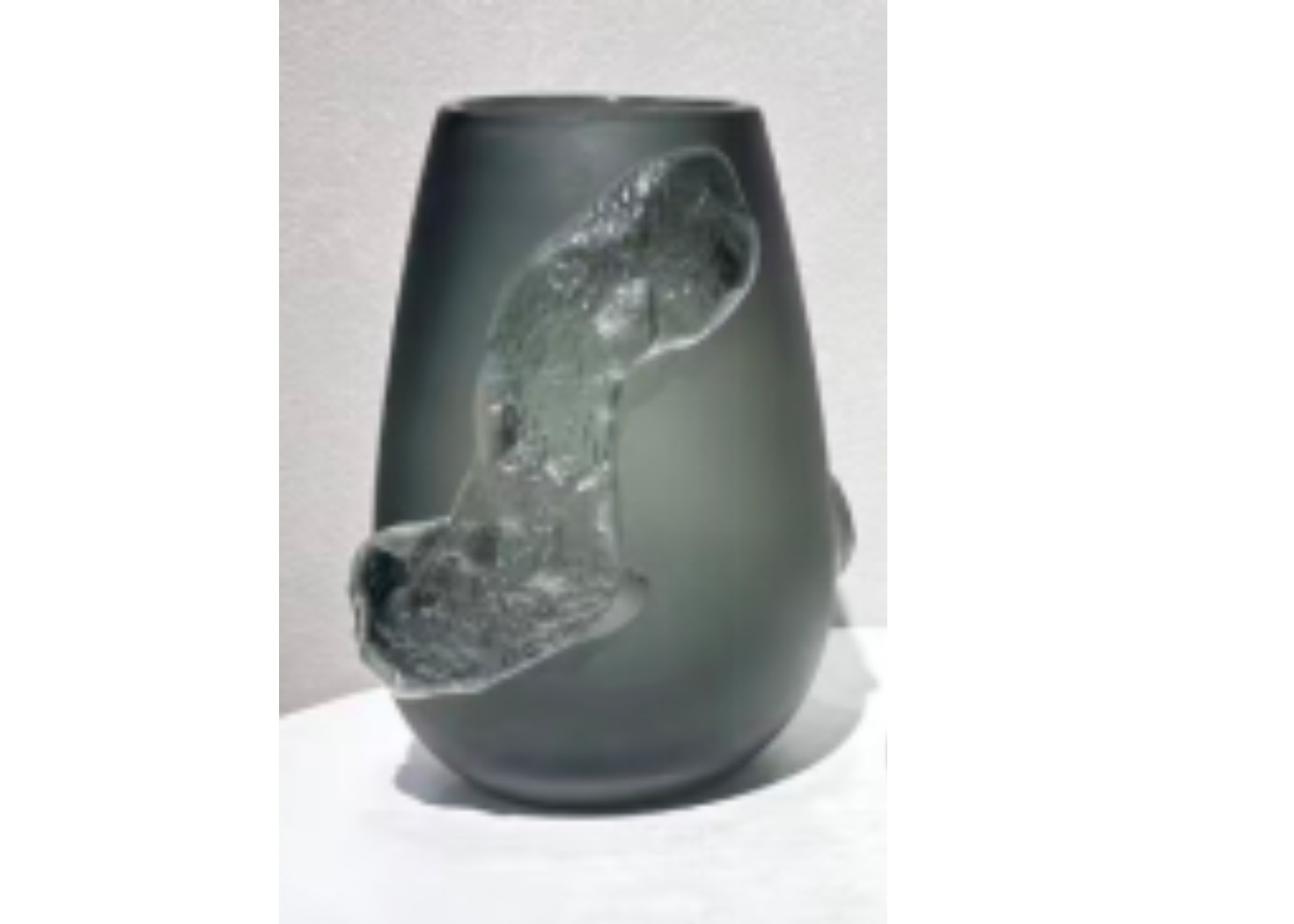 GLASS VASE (166-1470)