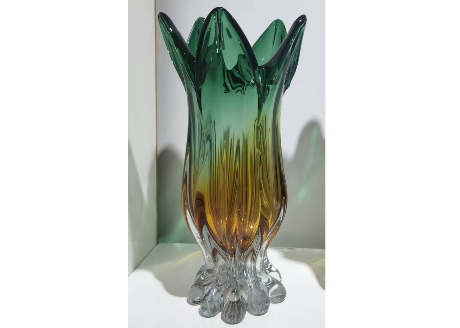 GLASS VASE (23-1335)