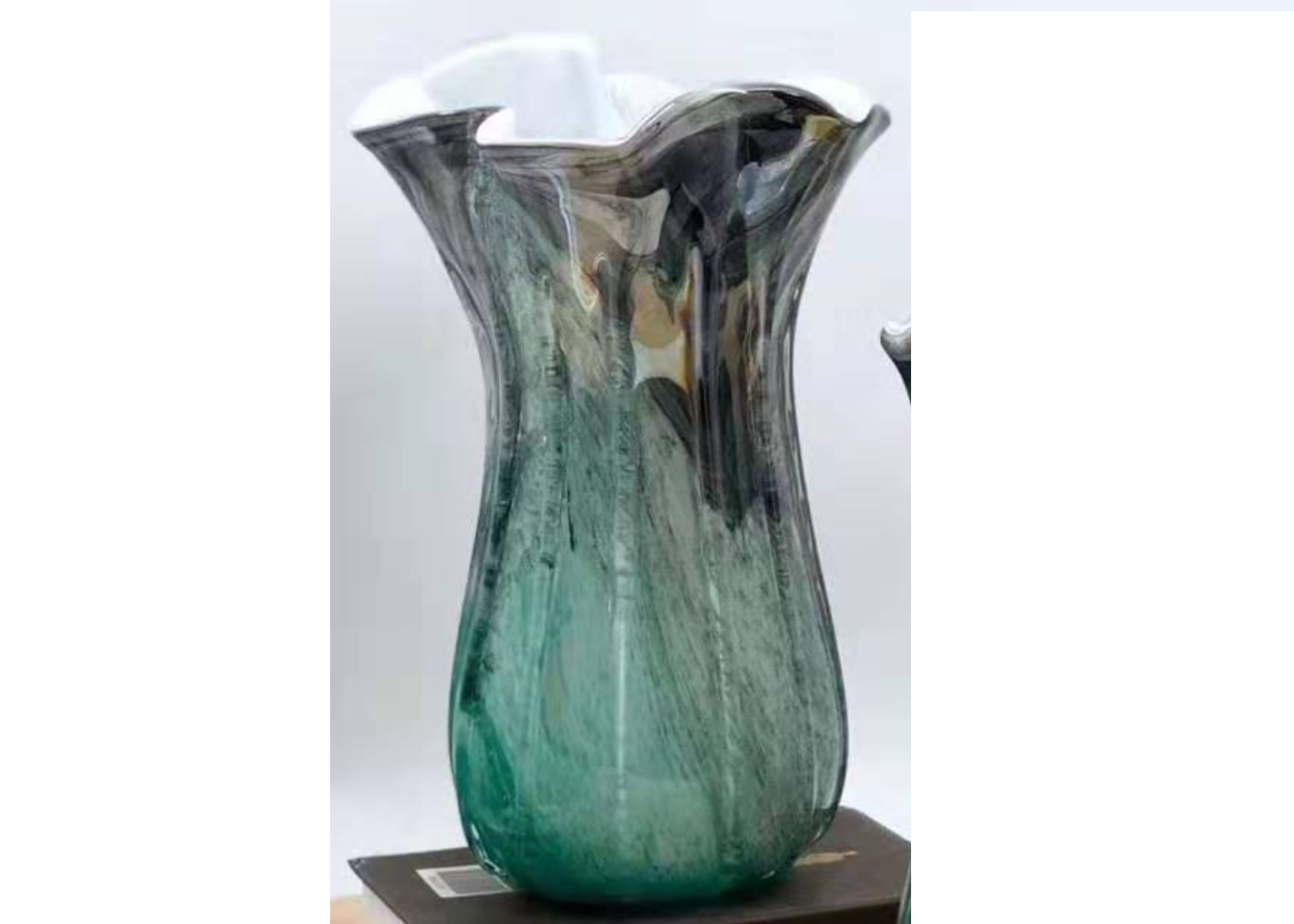 GLASS VASE (PT1928)