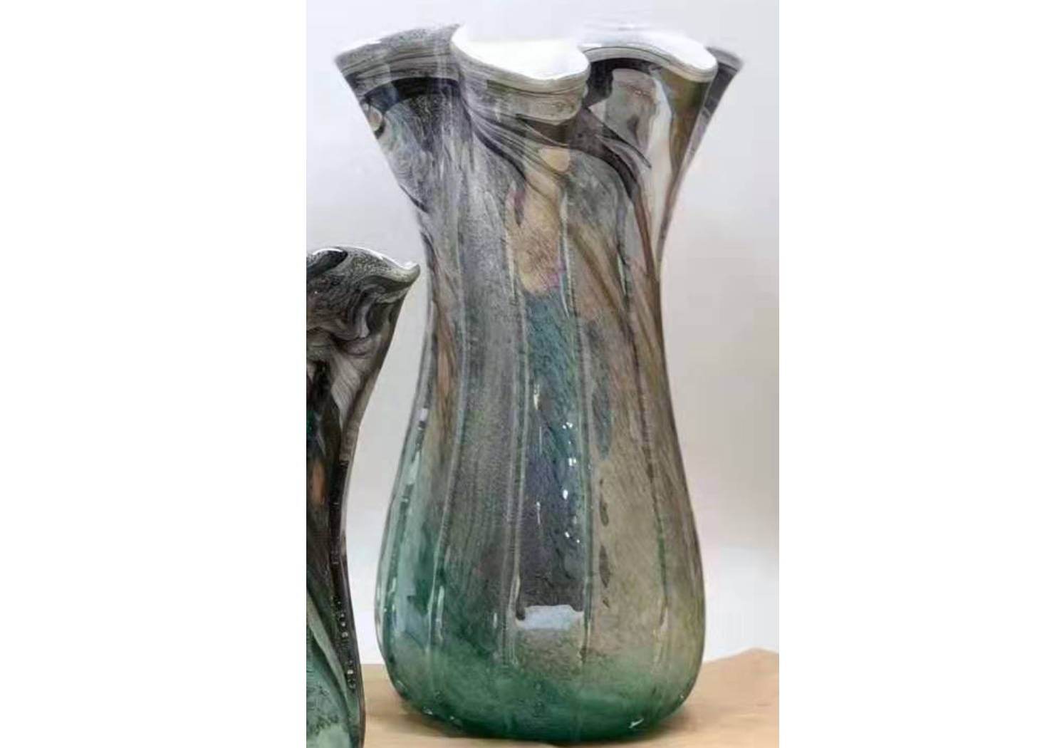 GLASS VASE (PT1940)