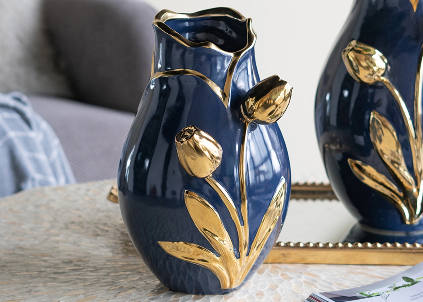 NAVY BLUE AND GOLD TULIPS FLOWER VASE (C8878)