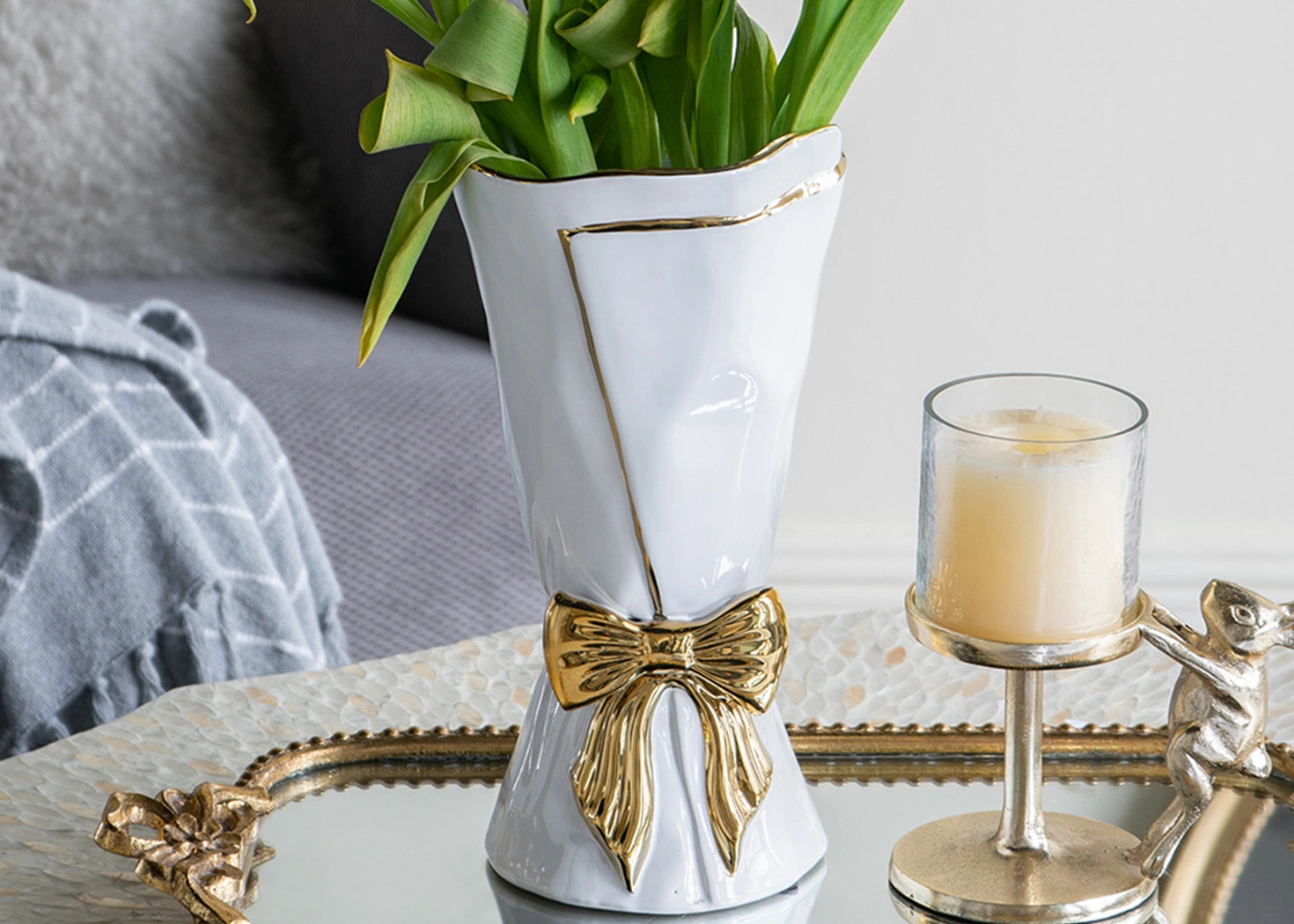 WHITE AND GOLD BOW FLOWER VASE (C8876)